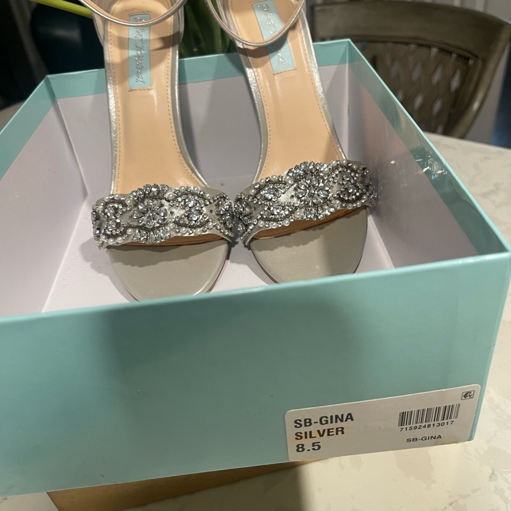 Elegant Silver Embellished Heels - Picture 4 of 14